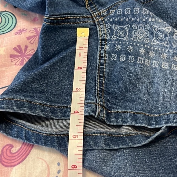 New Directions Printed Denim Shorts - Picture 12 of 16